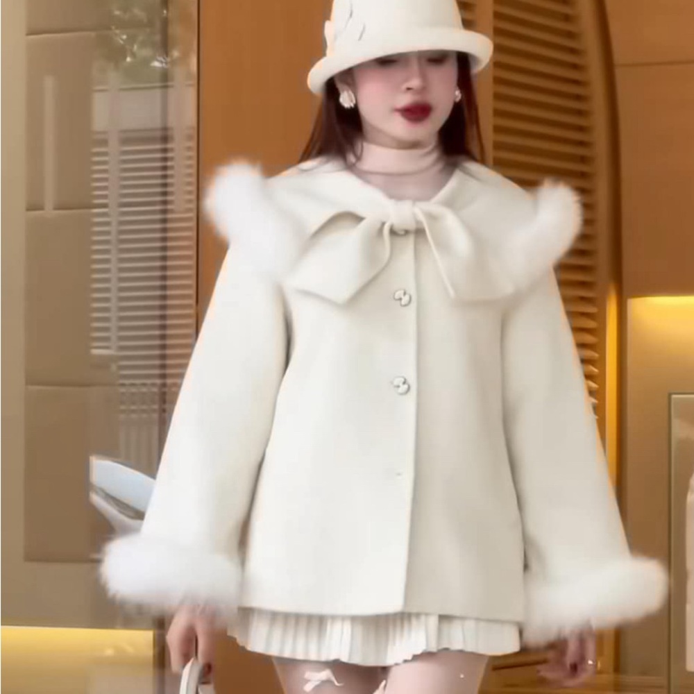 White wool coat with fur